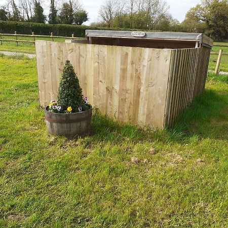 Vila Glamping At The Retreat Wiltshire Is Rural Bliss Chippenham  Exteriér fotografie