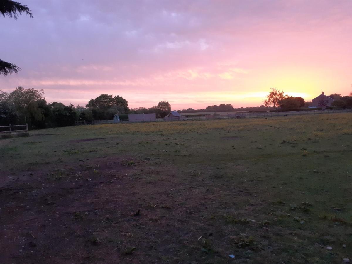 Vila Glamping At The Retreat Wiltshire Is Rural Bliss Chippenham  Exteriér fotografie