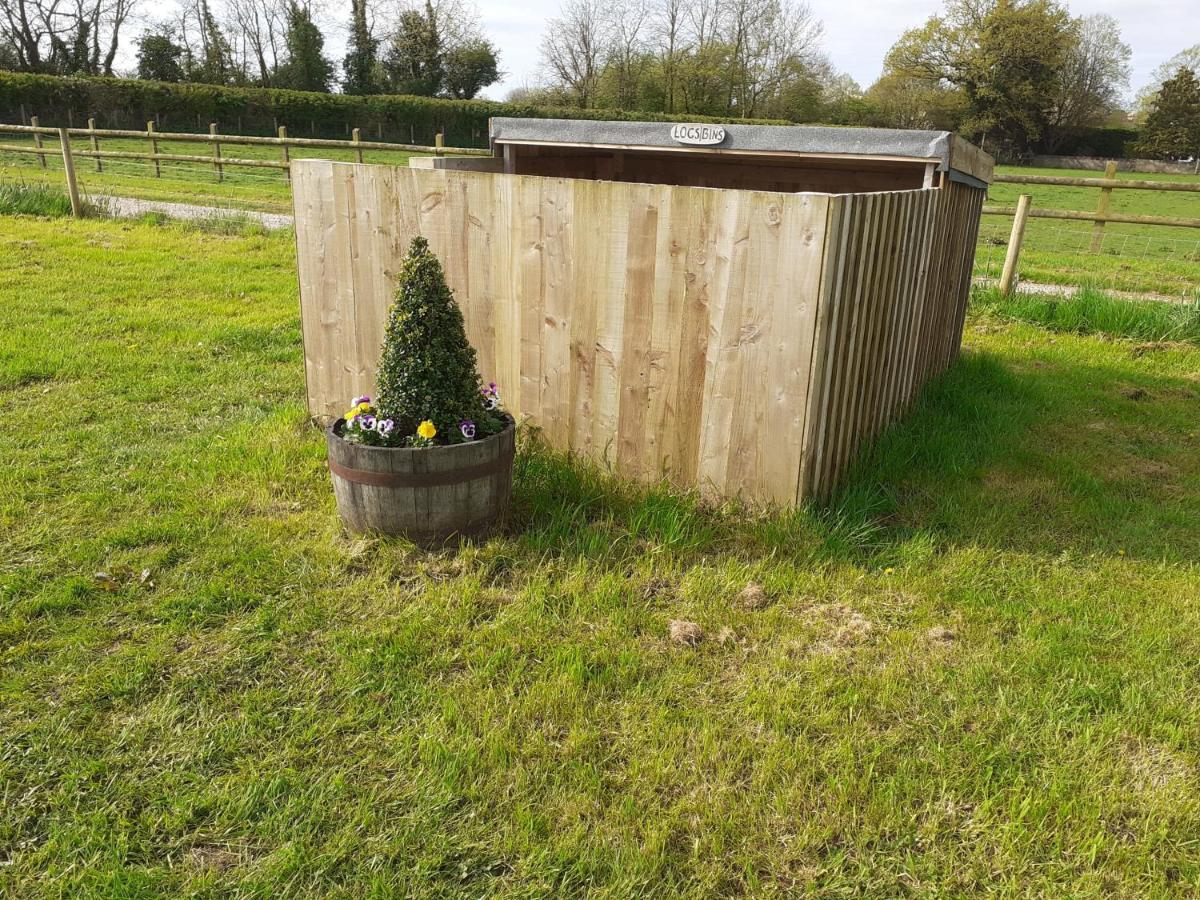 Vila Glamping At The Retreat Wiltshire Is Rural Bliss Chippenham  Exteriér fotografie